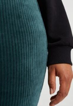 WE FASHION Flared Van Ribstof - Curve - Pantalon Classique - Green -We Fashion Soldes Boutique 38908438481a4dceab5d091be965b077