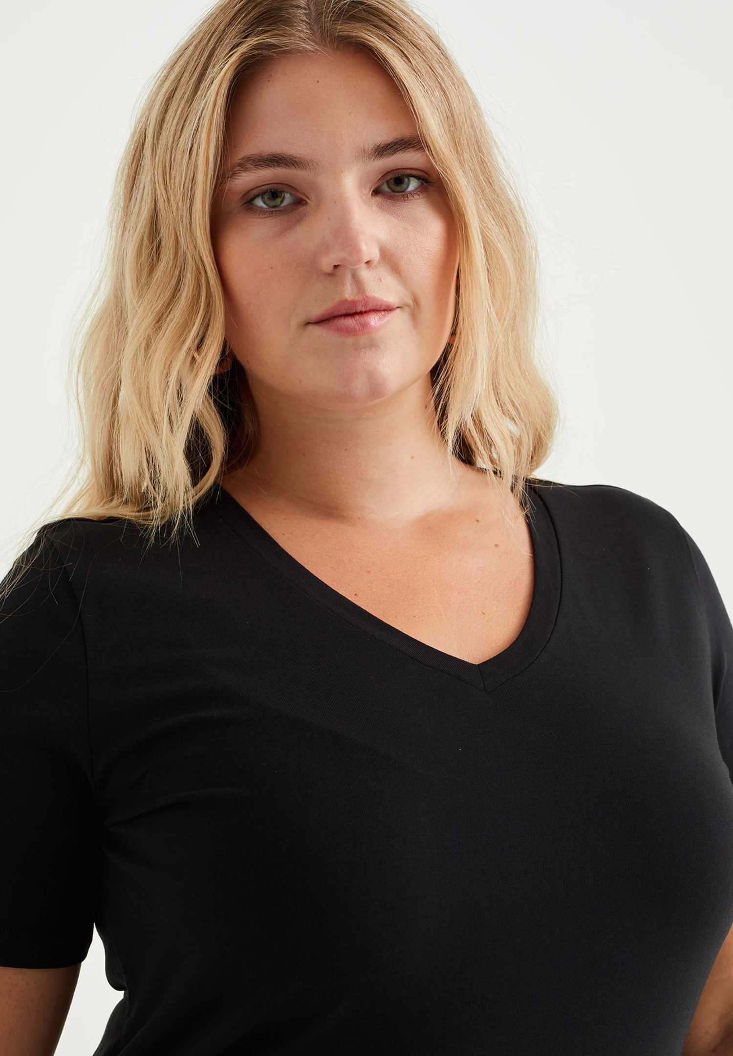 WE FASHION Curve - T-Shirt Basique - Black 6 WE FASHION Curve - T-Shirt Basique - Black – Image 4