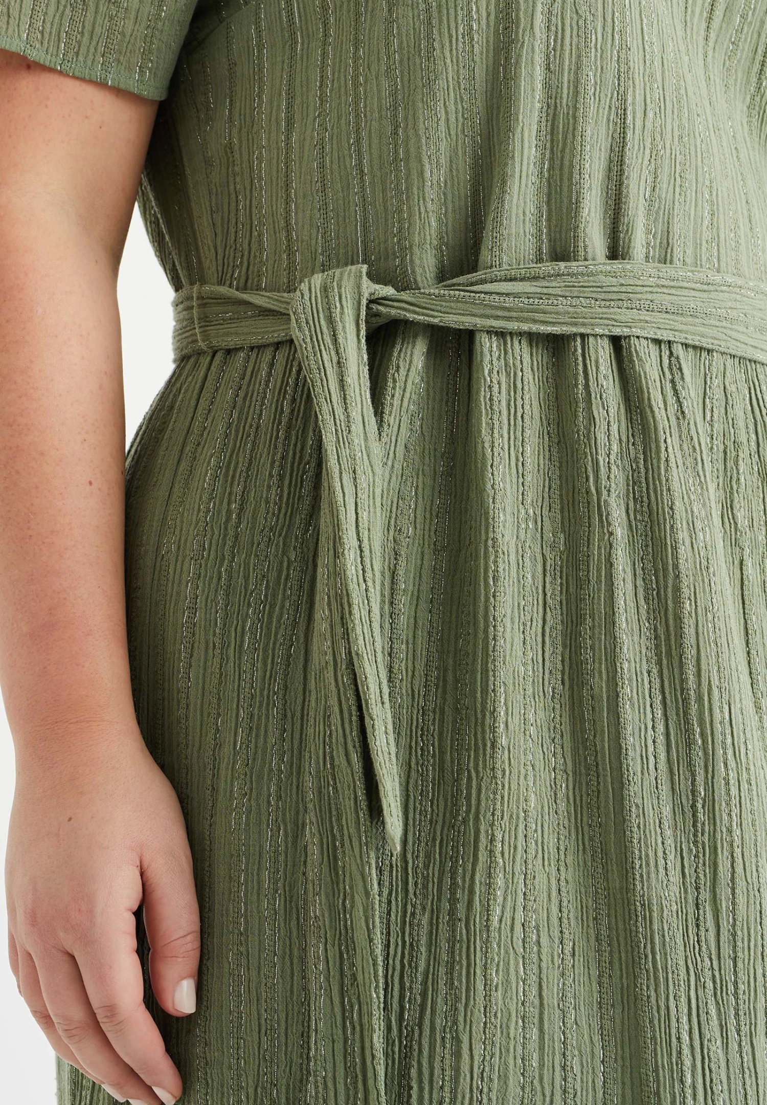 WE FASHION Met Glittergaren - Curve - Robe De Jour - Green 7 WE FASHION Met Glittergaren - Curve - Robe De Jour - Green – Image 5