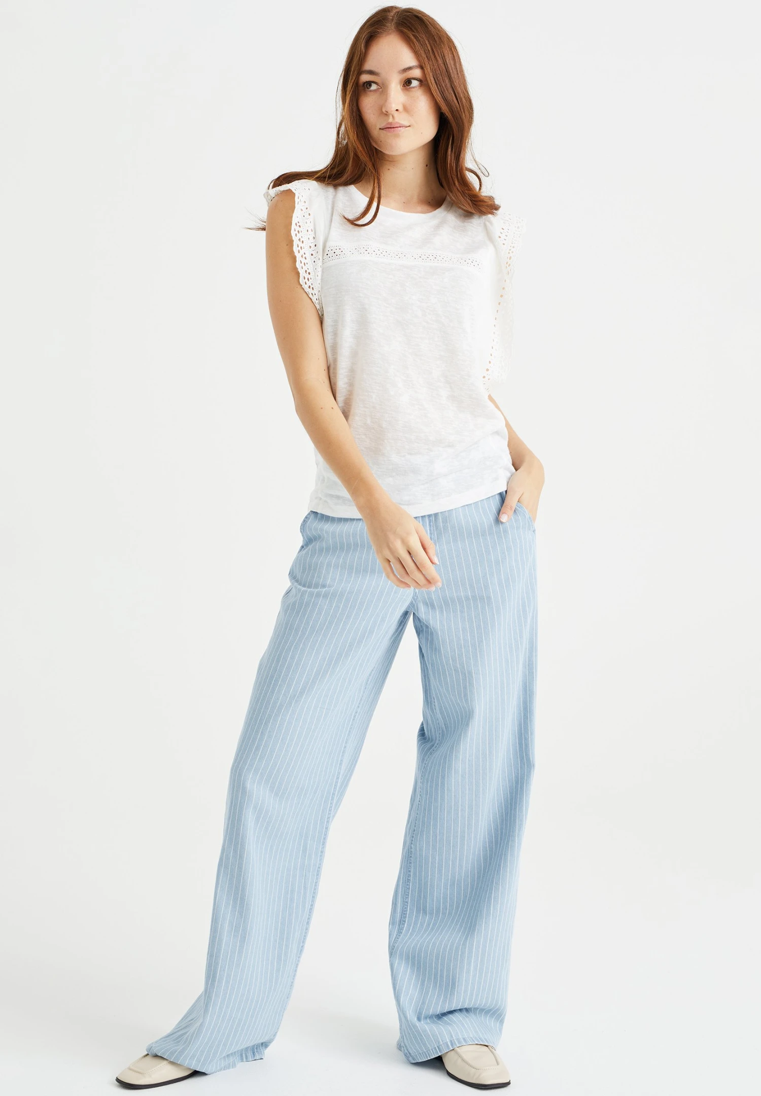 WE FASHION Met Broderie Anglaise - T-Shirt Imprimé - White 4 WE FASHION Met Broderie Anglaise - T-Shirt Imprimé - White – Image 2