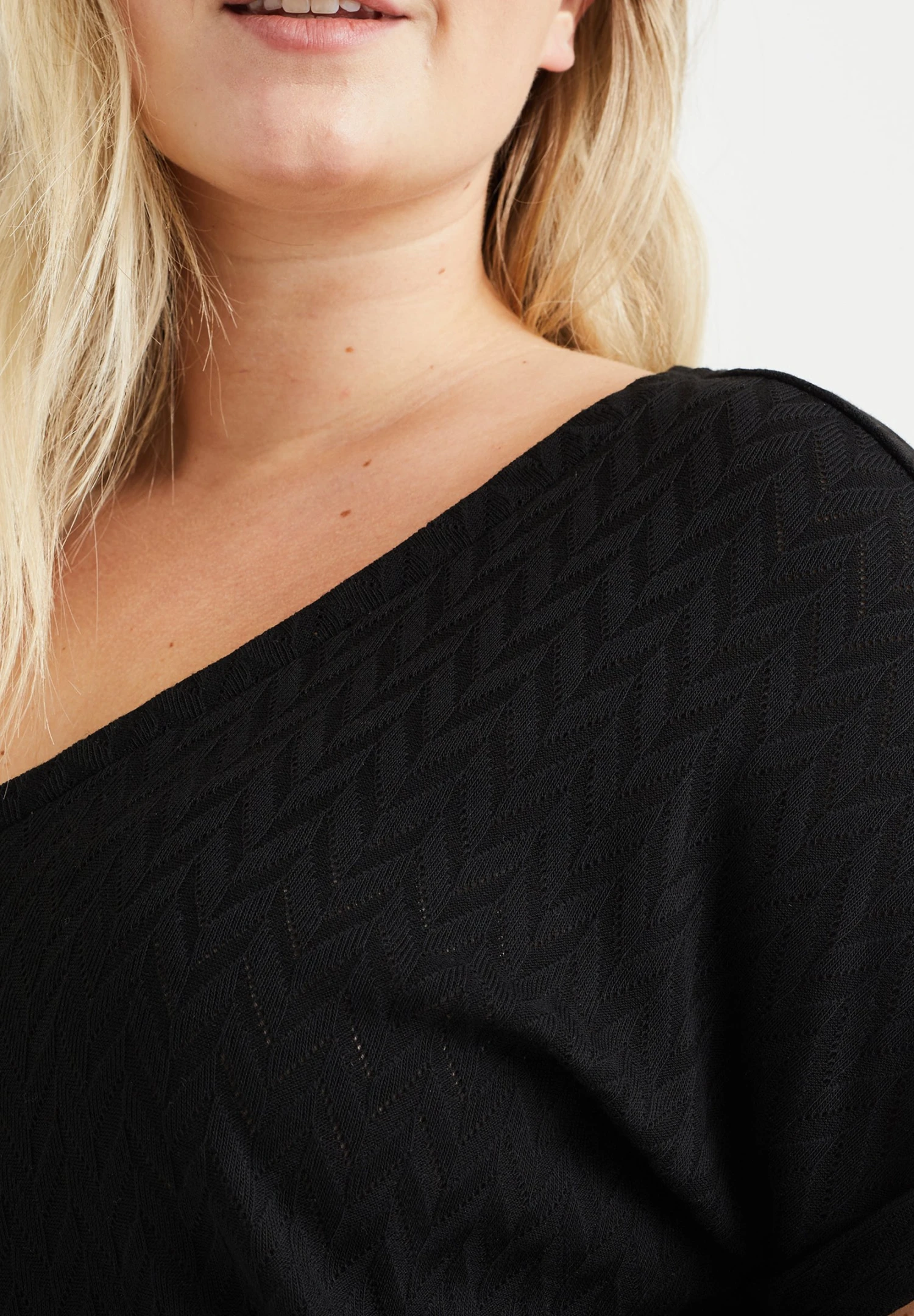 WE FASHION Met Opengewerkt Dessin - Curve - T-Shirt Basique - Black 7 WE FASHION Met Opengewerkt Dessin - Curve - T-Shirt Basique - Black – Image 5