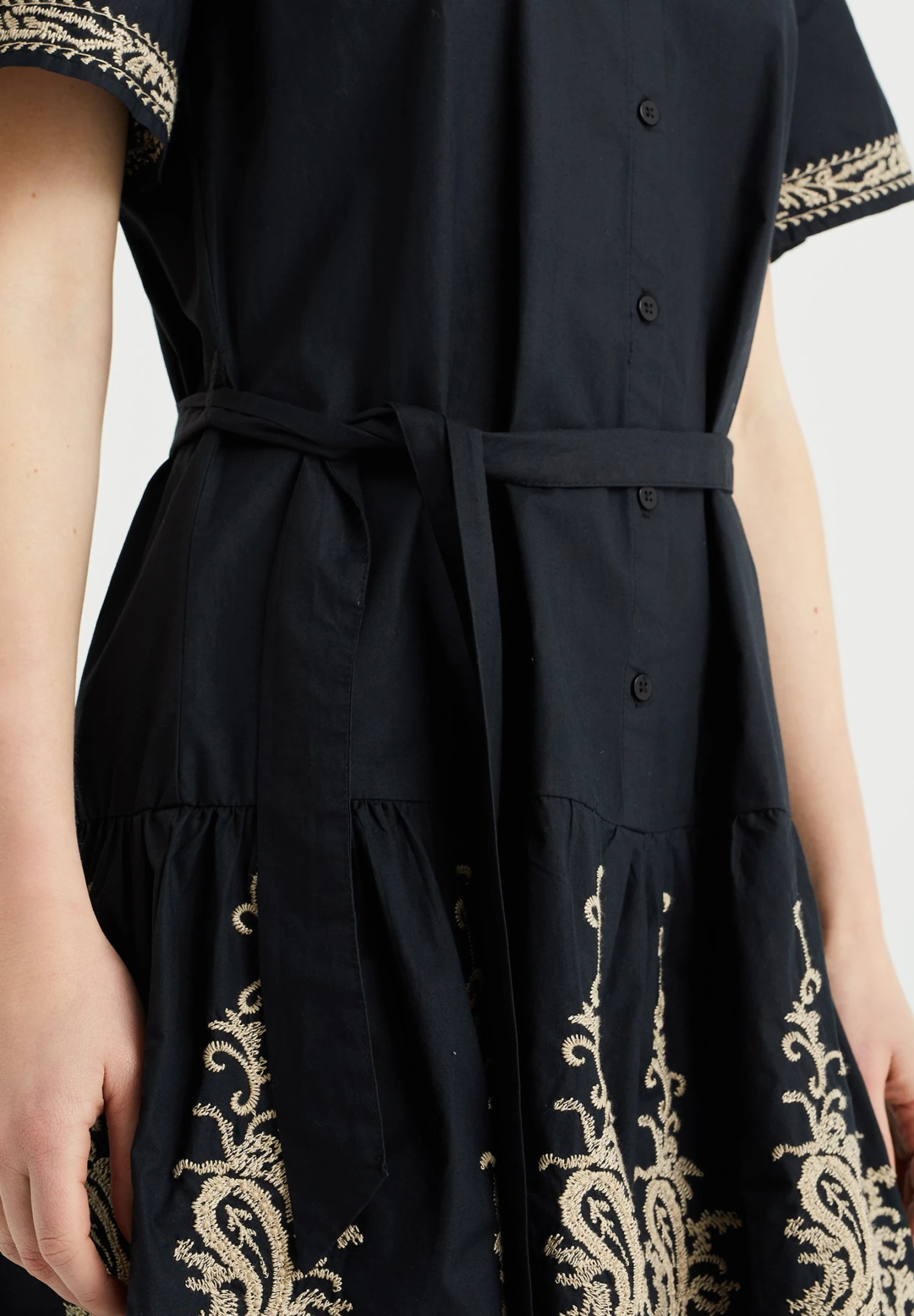 WE FASHION Met Embroidery - Robe Chemise - Black 5 WE FASHION Met Embroidery - Robe Chemise - Black – Image 3