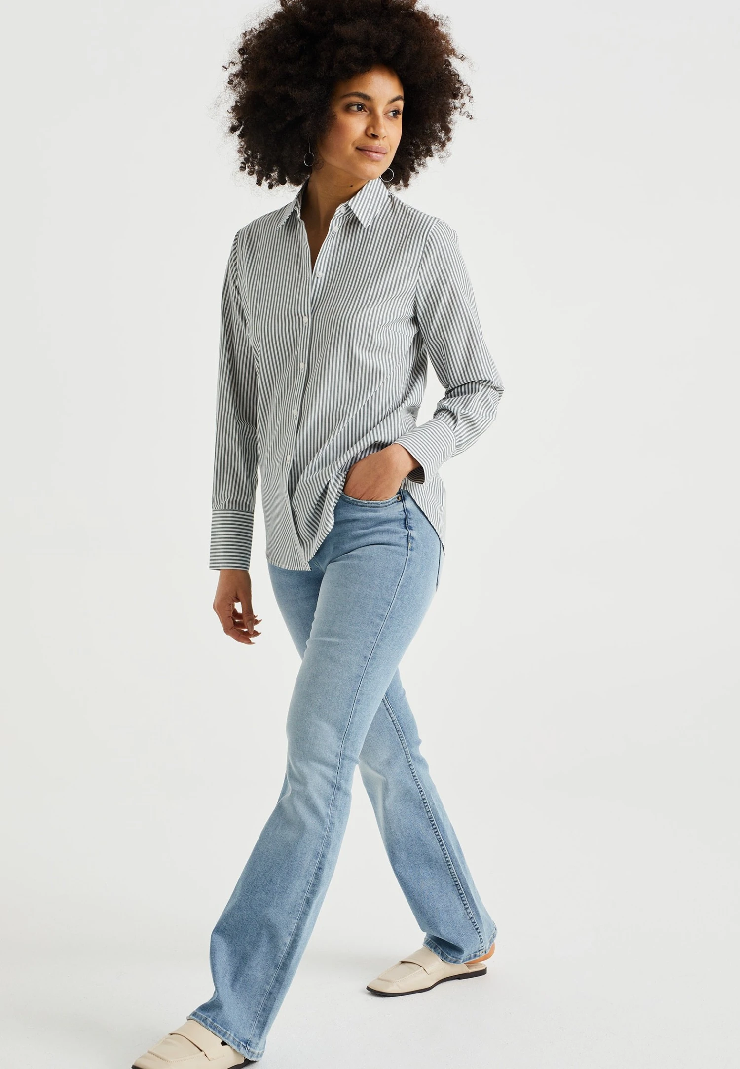 WE FASHION Mid Rise Met Stretch - Jean Bootcut - Blue 4 WE FASHION Mid Rise Met Stretch - Jean Bootcut - Blue – Image 2