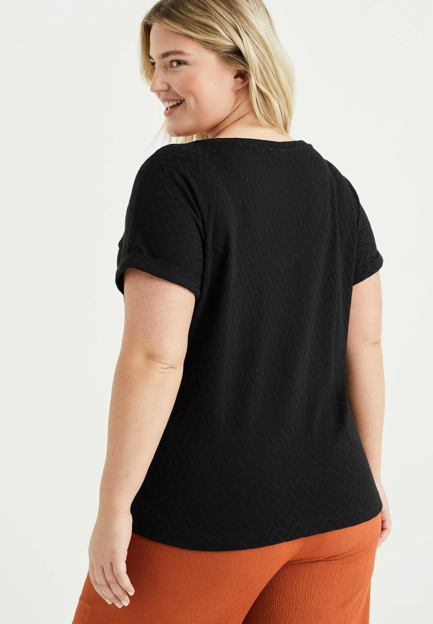 WE FASHION Met Opengewerkt Dessin - Curve - T-Shirt Basique - Black 5 WE FASHION Met Opengewerkt Dessin - Curve - T-Shirt Basique - Black – Image 3