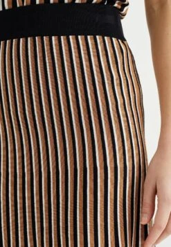 WE FASHION Met Dessin - Jupe Trapèze - Black -We Fashion Soldes Boutique c7e5cf0602fc4d39bad5f57072dad519