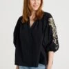 WE FASHION Met Embroidery - Chemisier - Black 1 WE FASHION Met Embroidery - Chemisier - Black -We Fashion Soldes Boutique eb08650f70ee494fabe368deb774e174