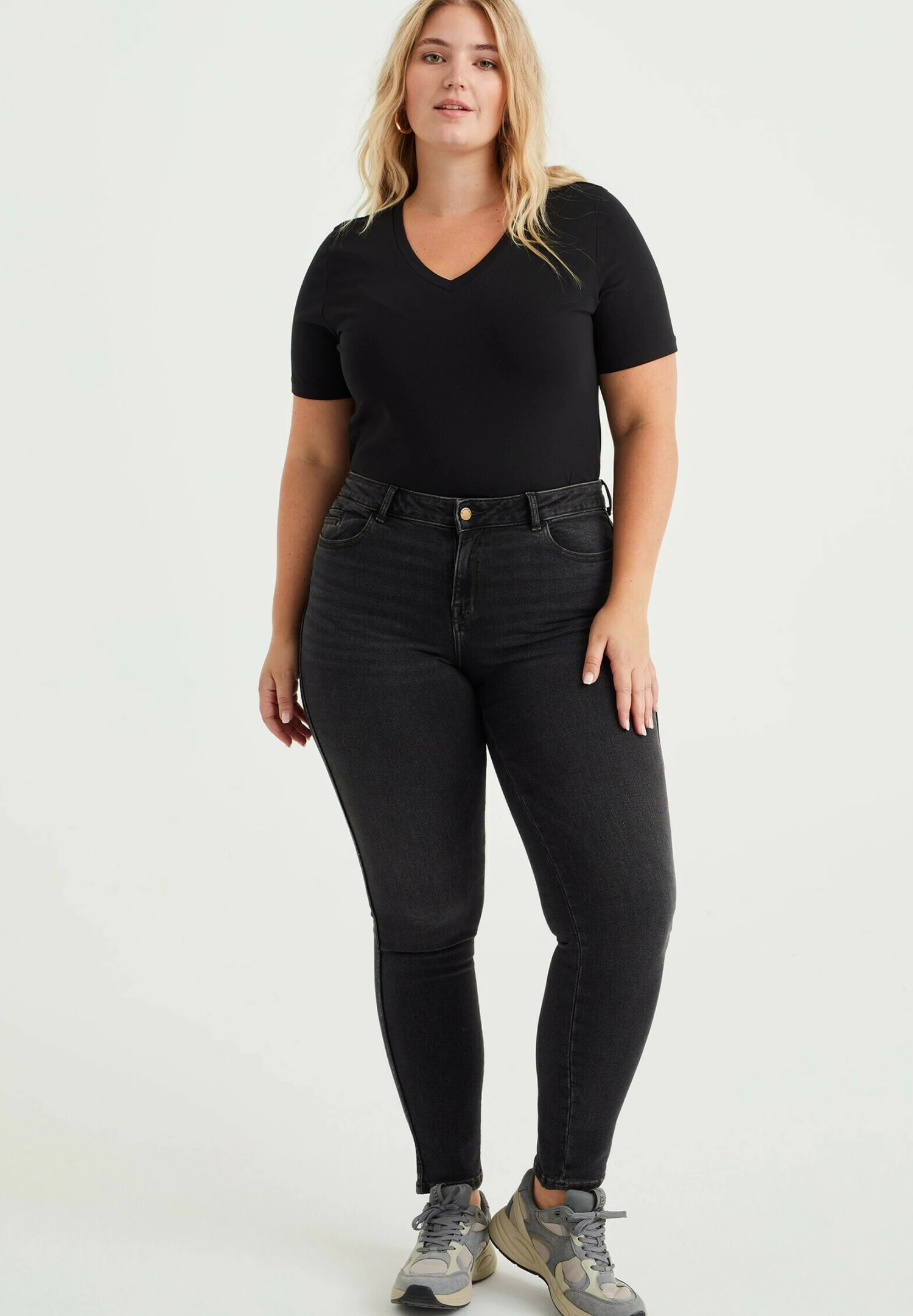 WE FASHION Curve - T-Shirt Basique - Black 4 WE FASHION Curve - T-Shirt Basique - Black – Image 2